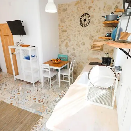 Ravi Boutique - 1 Minute Walk From Apartamento Kalyves