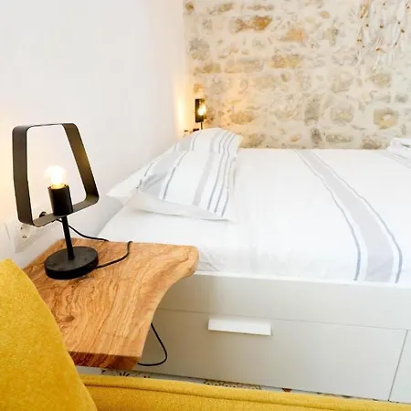 Ravi Boutique - 1 Minute Walk From Apartamento Kalyves