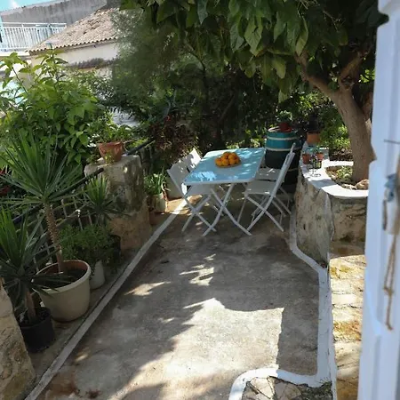 Ravi Boutique - 1 Minute Walk From *